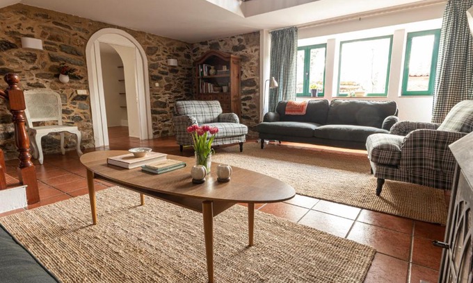 Lavacolla House | Discover Casa das Regueiras: Rated 9.7 & Pet Friendly Stay