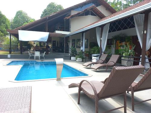 Alter do Chao Hotel | Welcoming Stay at Casa das Seringueiras with Pool & Pets