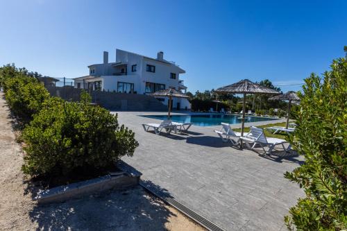 Castelo House | Oceanfront Retreat at Casa das Vinhas - Rated 9.5/10