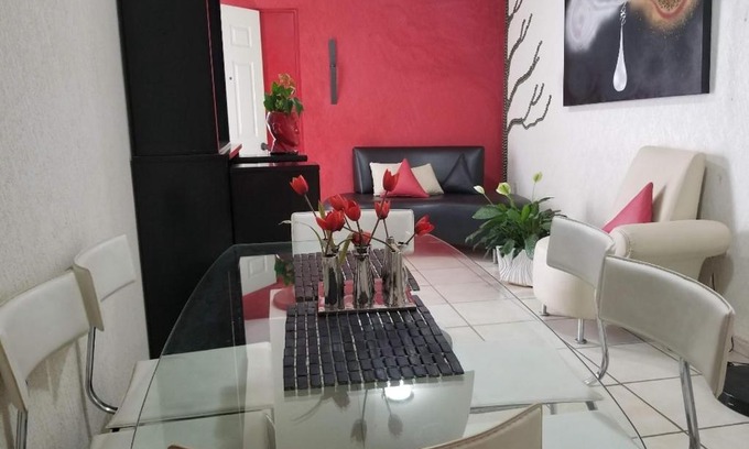 Leon House | Family-Friendly Retreat at Casa de Ángeles Awaits You