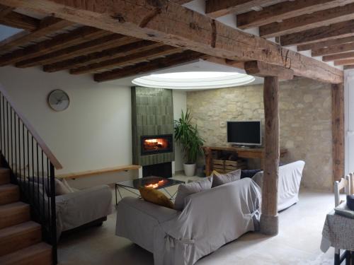 Valverde del Majano House | Experience Casa de Agustín: Guest Rated 9.8 & Pet Friendly
