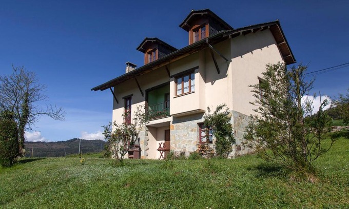 Naraval House | Pet-Friendly Escape at Casa de Aldea Carboneiro - Rated 9.8