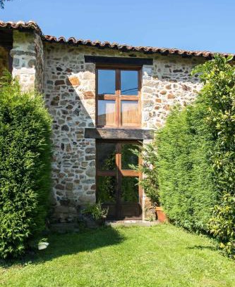 Prado Ski Chalet | Pet and Child-Friendly Retreat at Casa de Aldea Casina