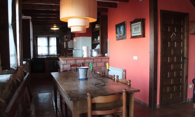 Tresvilla Cottage | Discover Casa de Aldea Peña Crespa: Ideal for 10 Guests