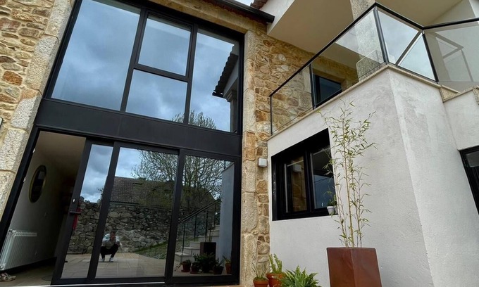 O Rosal Villa | Casa de Alma: Family-Friendly Stay with Kitchen Amenities