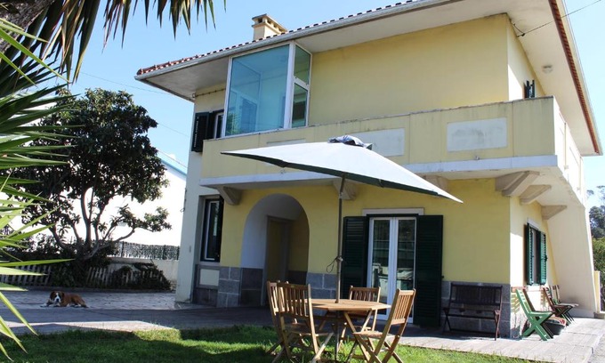 Carvoeira House | Pet-Friendly Getaway at Casa de Alojamento Queluz de Baixo