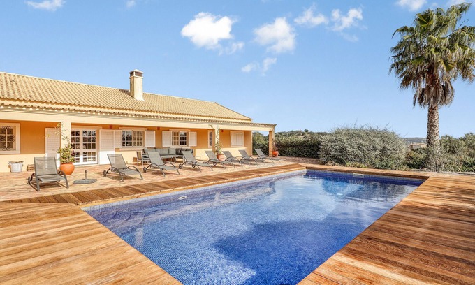 Concelho Villa | Discover Casa de Apra: Top-Rated Stay with Private Pool