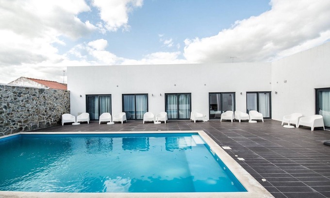 Arraiolos Apartment | Casa de Baco - Welcoming Escape with Breakfast in Évora