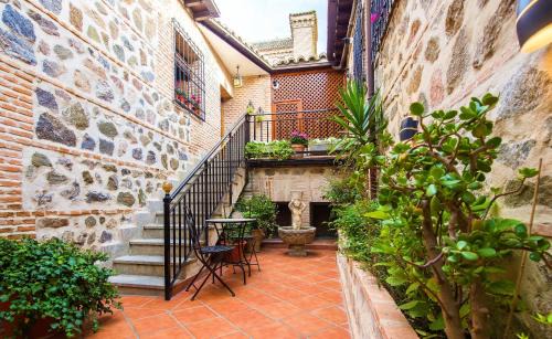 Toledo City Center House | Casa de Bisagra: Family-Friendly Retreat with Pool & 9.8 Rating