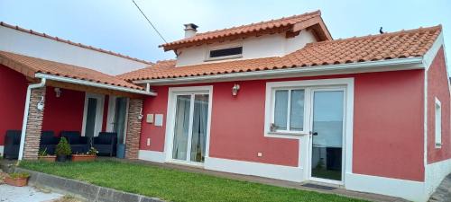 Nadadouro House | Family-Friendly Casa de Campo Just 5 Minutes from Beach