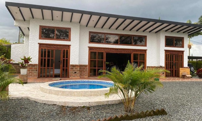 La Estrella Villa | Relaxing Retreat at Casa de Campo in Eje Cafetero