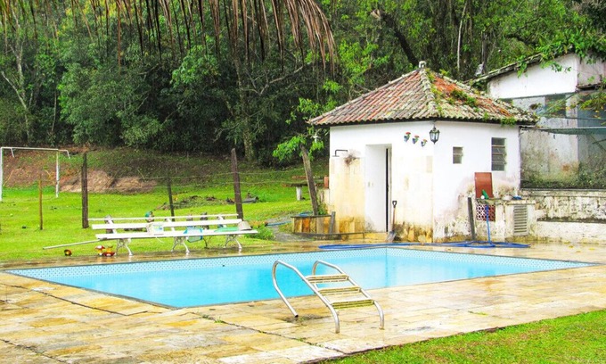 Mage House | Relax at Casa de Campo with Wi-Fi and Pool in Magé