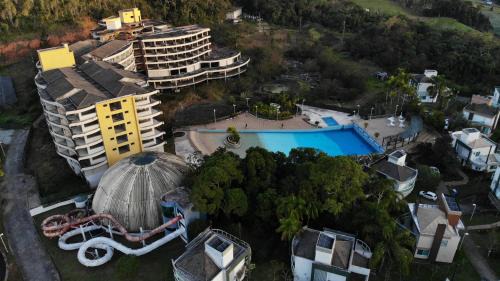 Aguas Mornas House | Relax at Casa de Campo with Thermal Hot Tubs & Ocean View