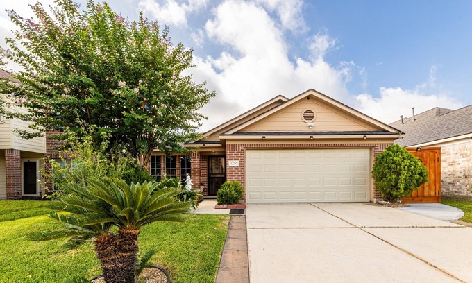 Atascocita House | Relax at CASA de Capucine IAH Airport with Spa & Hot Tub