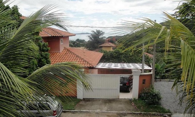 Joao Fernandes House | Relax at Casa De Carlos: Pet-Friendly Oceanfront Retreat