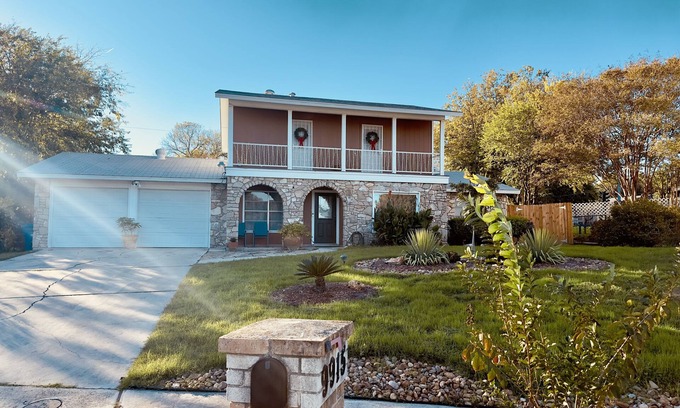 North San Antonio - SAT House | Relaxing CASA De COLORES - Airport with Spa & Breakfast