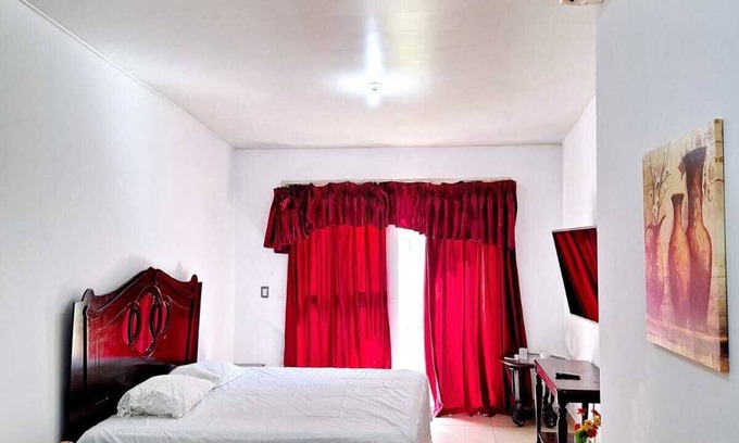 San Salvador House | Relax at Casa de Descanso Familiar with Pool & Spa