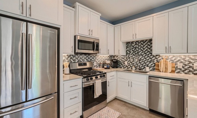 St. John - Coronado Hills House | Casa de Ellie J: Ideal Retreat Near Downtown with Breakfast