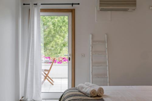 Carvalhal Apartment | Exclusive Retreat at Casa de Férias with Pool & Ocean Views