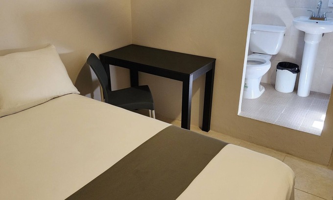 Salina Cruz Hotel | Budget-Friendly Stay at Casa de Huéspedes Juanita