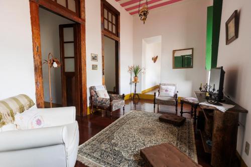 Ouro Preto House | Experience Casa de João: Rated 9.7 with Breakfast & Kitchen