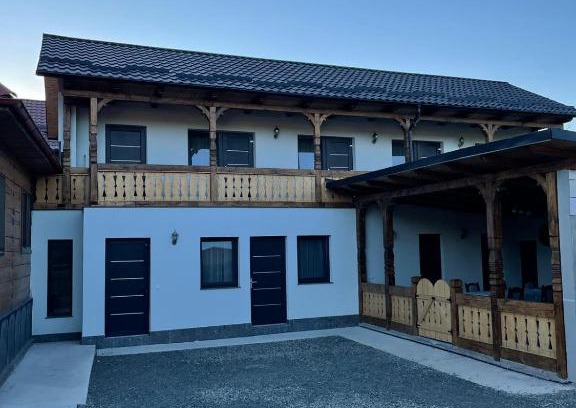 Sighetu Marmatiei House | Family-Friendly Retreat at Casa de lângă pădure