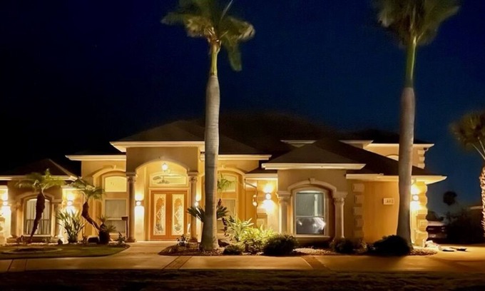 Laguna Vista House | Casa de la Familia- Where Memories are made!