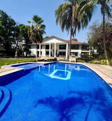 Yautepec Hotel | Family-Friendly Retreat at Casa de la O with Pool & Breakfast