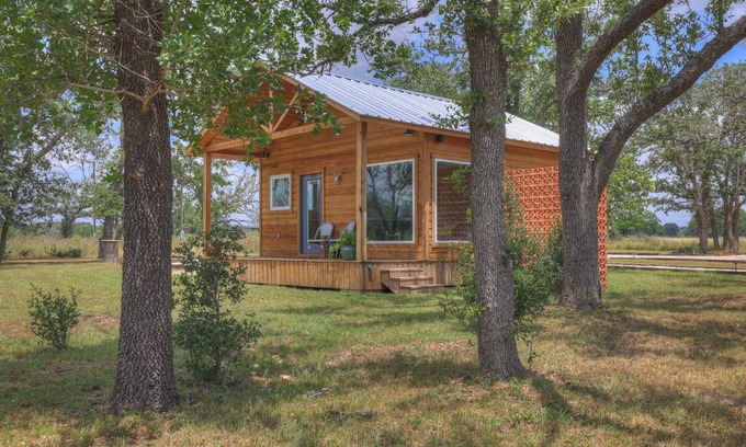 Stonewall House | Casa De La Paz: Breathtaking Views & Family-Friendly Amenities