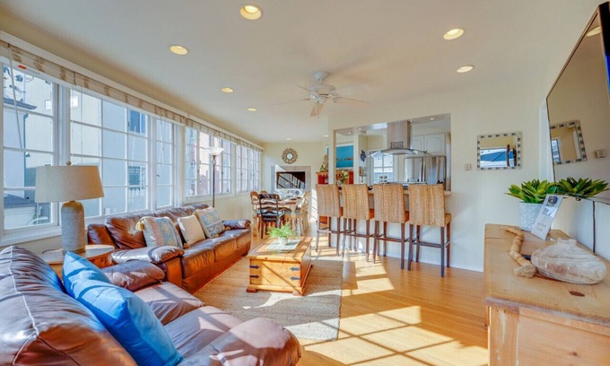 South Mission Beach Apartment | Steps to Ocean and Boardwalk with Bike Rentals & Outdoor Dining