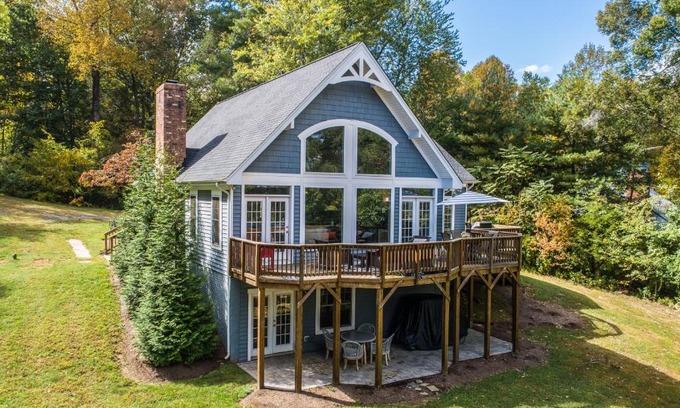 Morgan II House | Family-Friendly Getaway at Casa De Lago with Kitchen Access