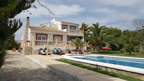 Busot Apartment | Discover Casa de los Amigos: Oceanfront Oasis for Families