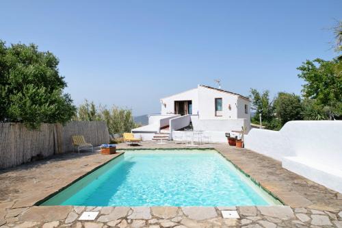 Facinas House | Discover Casa De Los Pintores Facinas - Pet-Friendly Retreat