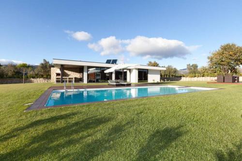 Vieira do Minho House | Enchanting Casa de Louredo-Gerês with Oceanfront Pool