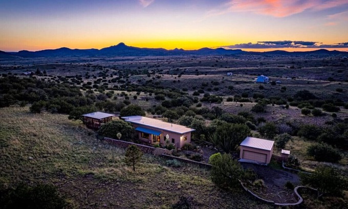 Alpine House | Desert Sanctuary: Casa de Luna with Family-Friendly Amenities