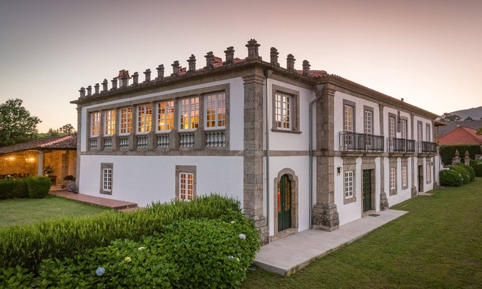 Ponte de Lima Resort | Family-Friendly Retreat at Casa de Luou - Ideal for Your Stay
