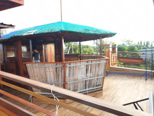 Cabuyao House | Relax at Casa de Madera: Pool, Hot Tub & Family Fun