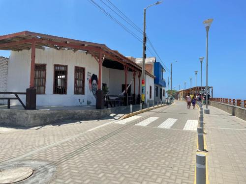Puerto Chicama House | Top-Rated Casa de mamá María: Oceanfront Getaway Awaits