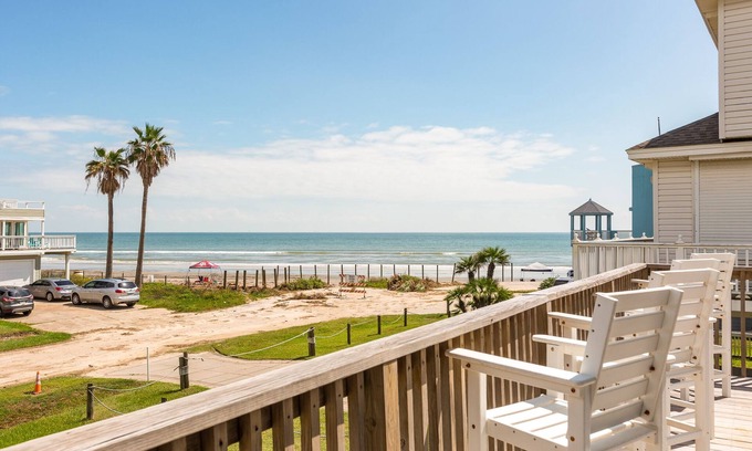 Pirates Beach House | Beachside Retreat with Spectacular Ocean Views & Spa