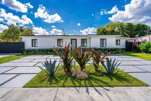 Ludlam Villa | Pet-Friendly Paradise at Casa De Miller - 4-Star Excellence