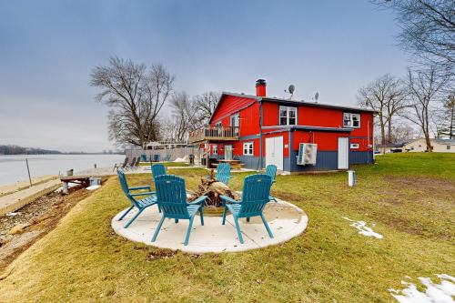 Channel Lake Apartment | Family-Friendly Casa de Nello - Upper Level Getaway