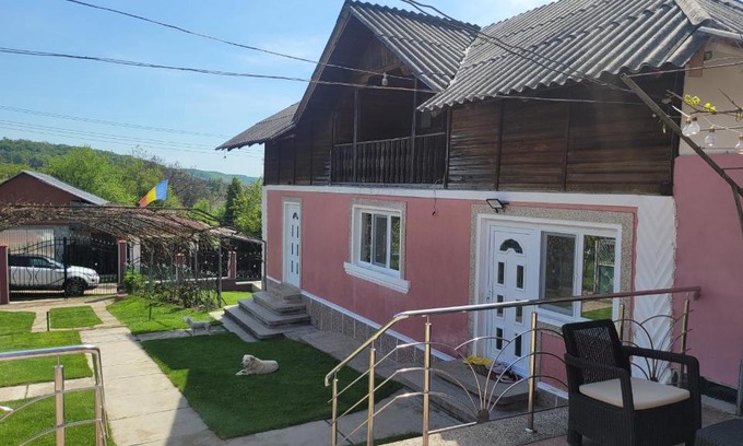 Dobresti House | Family-Friendly Casa de Oaspeți: Your Ideal Getaway