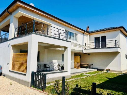 2 Mai House | Discover Casa de Oaspeti 2 Mai: Kid-Friendly Retreat