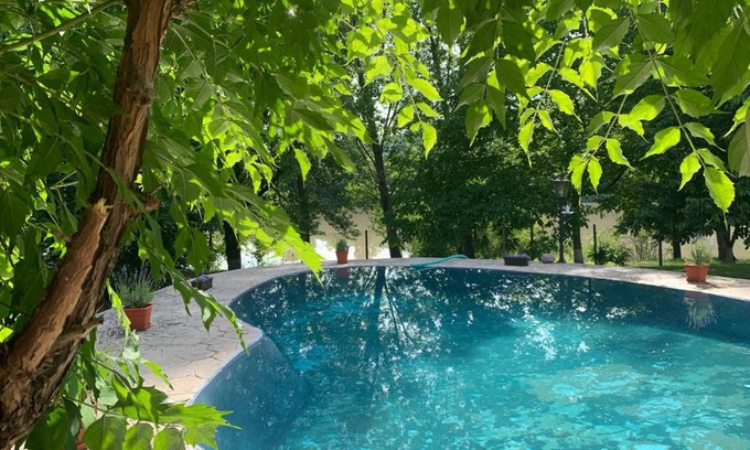 Olteni Villa | Idyllic Casa de pe lac Fedelesoiu with Pool & Pet-Friendly