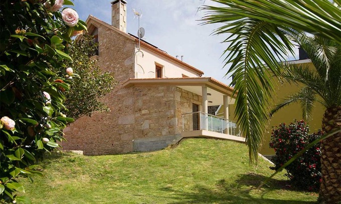 A Ameixenda House | Family-Friendly Retreat at Casa de Pedra O Carballal