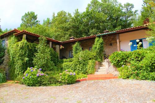 Calvelo House | Discover Casa de Pedra: Your Gateway to the Minho Experience