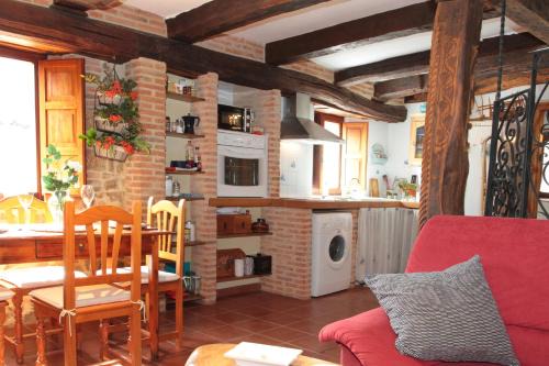 Valderrueda Ski Chalet | Casa de Piedra: Family-Friendly 4-Star Retreat with High Ratings