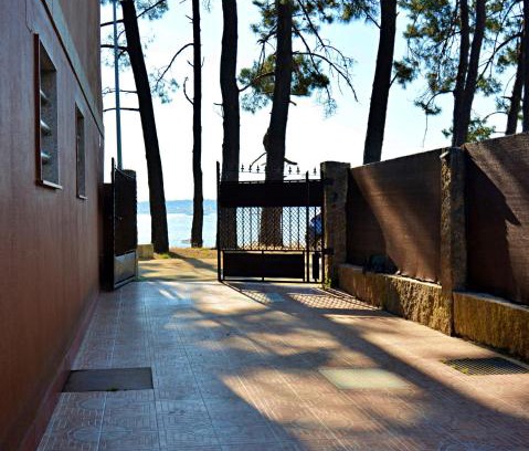Vilanova House | Oceanfront Casa de Playa in Vilanova: Guest Rated 9.2/10