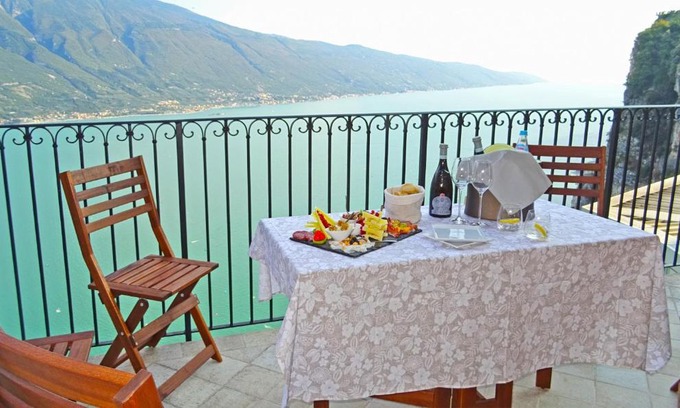 Pieve House | Exclusive Lake View at Casa De Pol: Child-Friendly Retreat