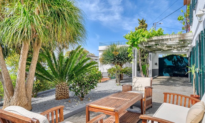Canhas Cottage | Cozy Casa de Ponte: Exceptional Stay with Spa & Breakfast
